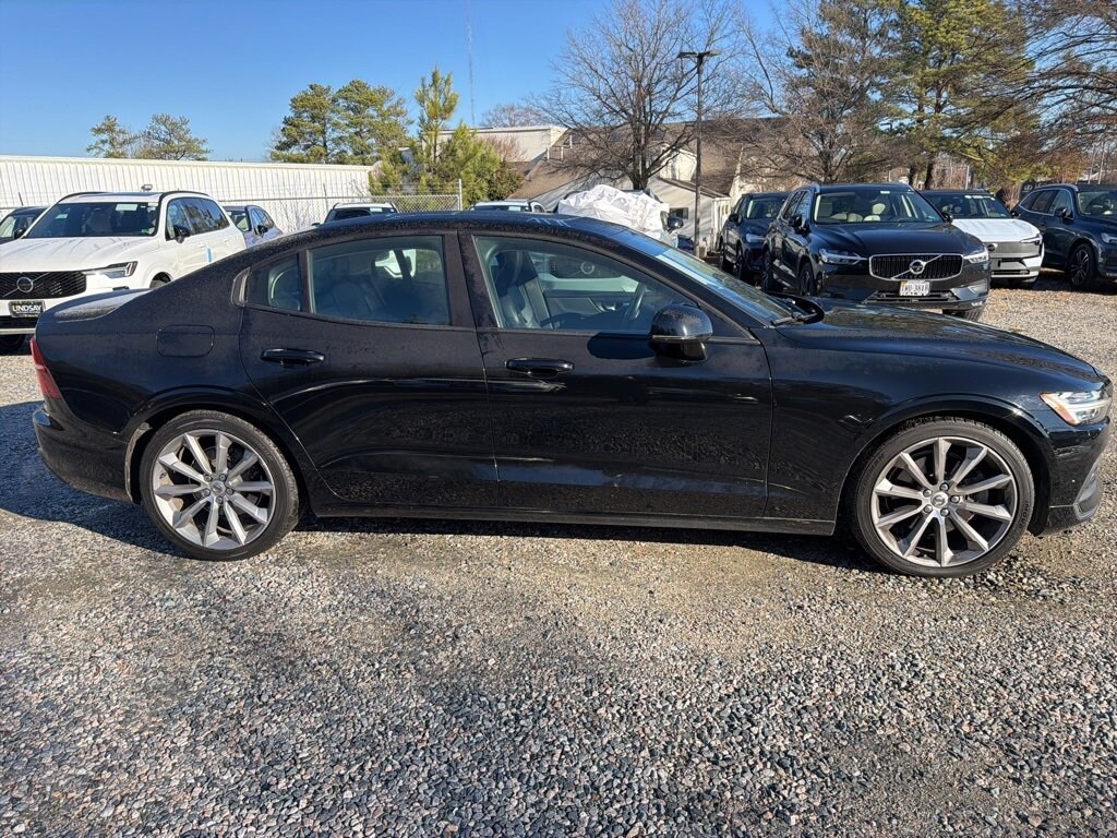 2019 Volvo S60 T5 Momentum photo 2