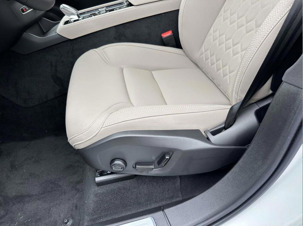 2026 Volvo XC90 Plus - Photo 16