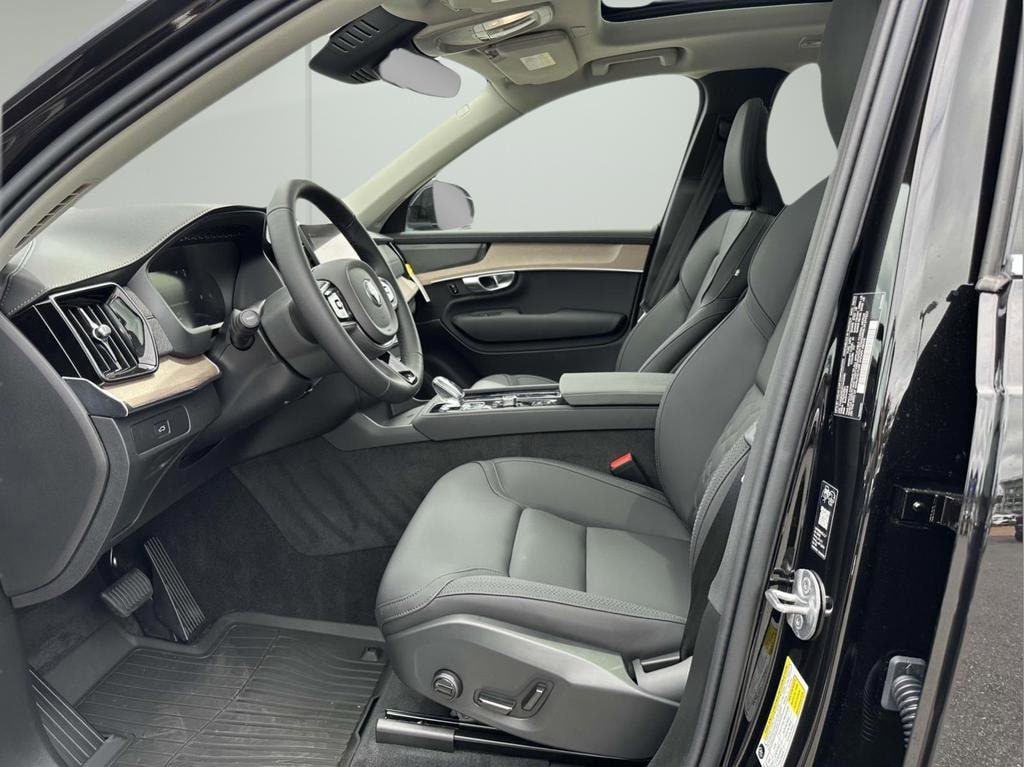 2026 Volvo XC90 Plus - Photo 15