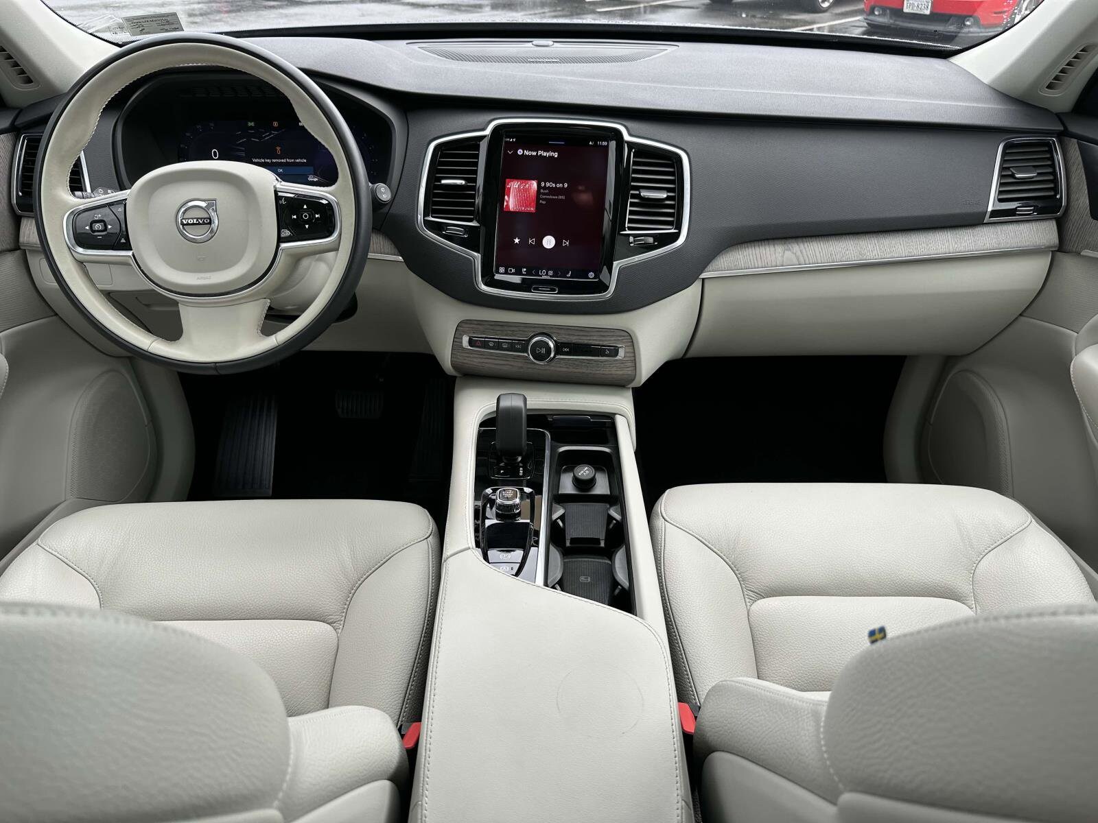 2024 Volvo XC90 Plus photo 2