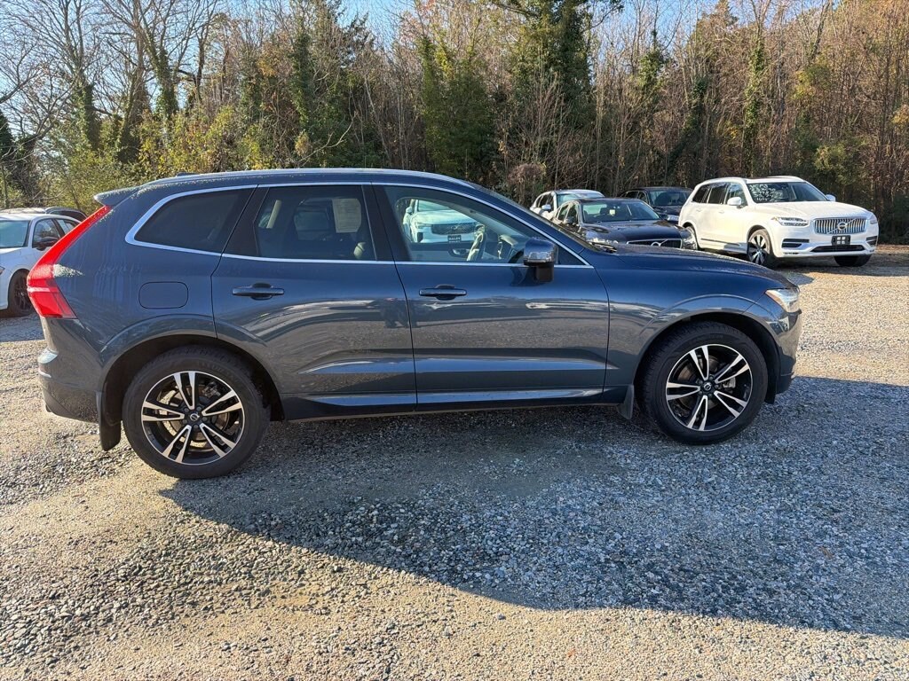 2021 Volvo XC60 T5 Momentum photo 2