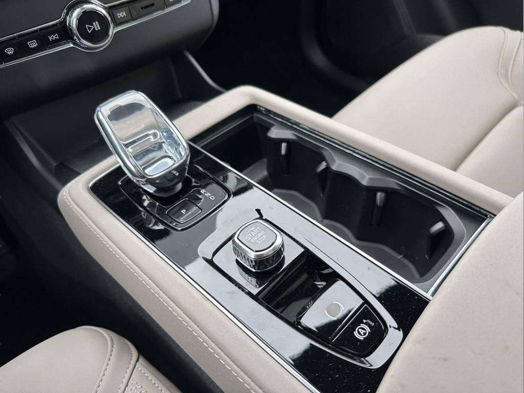 2026 Volvo XC90 Plus - Photo 6