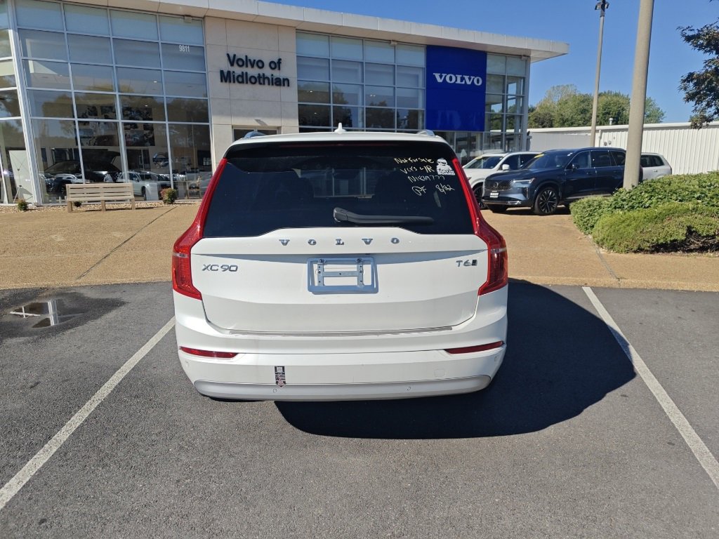 2022 Volvo XC90 T6 Momentum photo 3