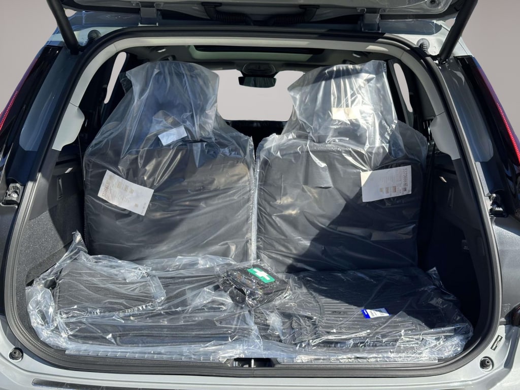 2026 Volvo XC90 Plus - Photo 13