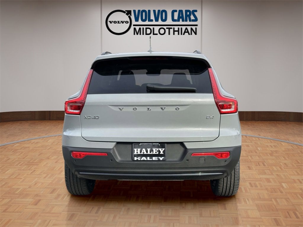 New 2026 Volvo XC40 B4 Core SUV