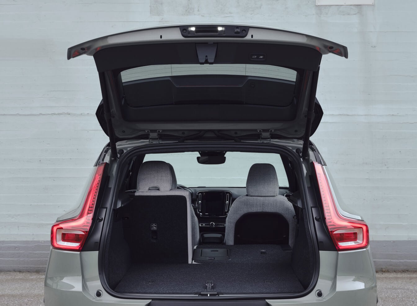 2024 Audi Q4 e-tron vs. Volvo XC40 Recharge Comparison: Cargo Space