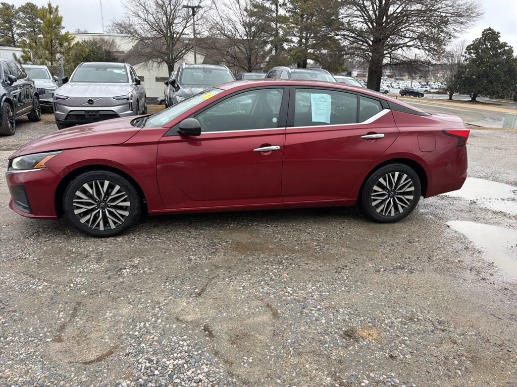 Used 2024 Nissan Altima 2.5 SV Sedan