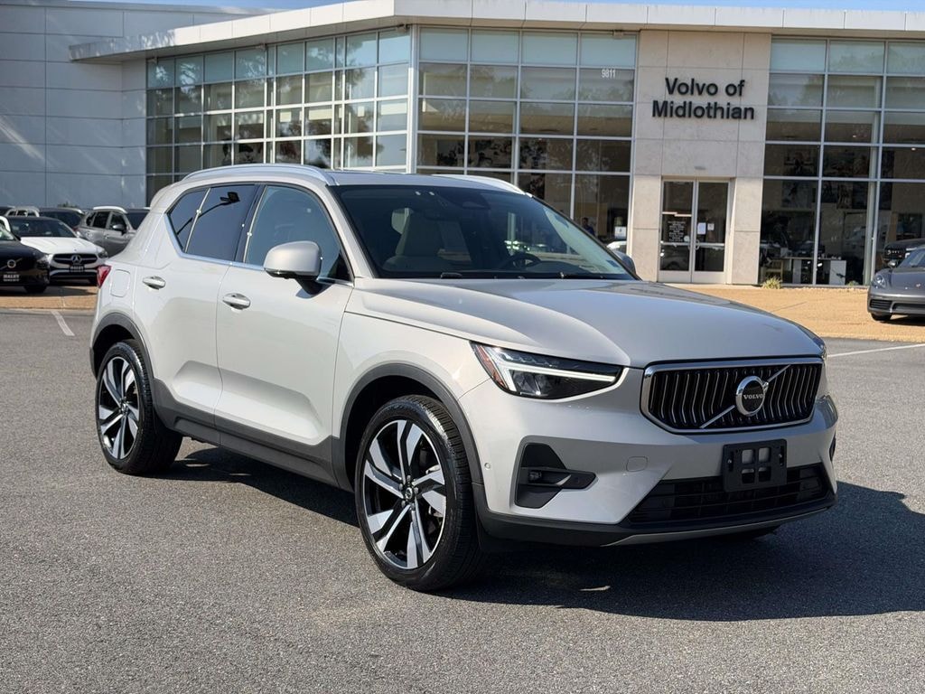 Used 2023 Volvo XC40 B5 Plus Bright Theme SUV