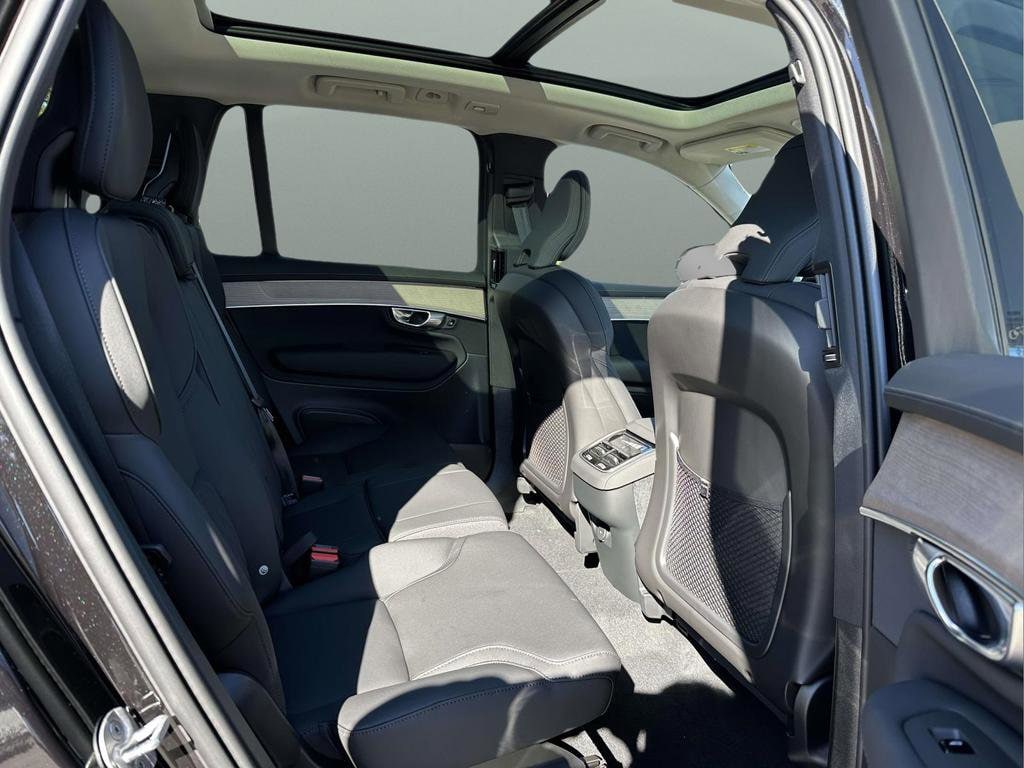 2026 Volvo XC90 Plus - Photo 17