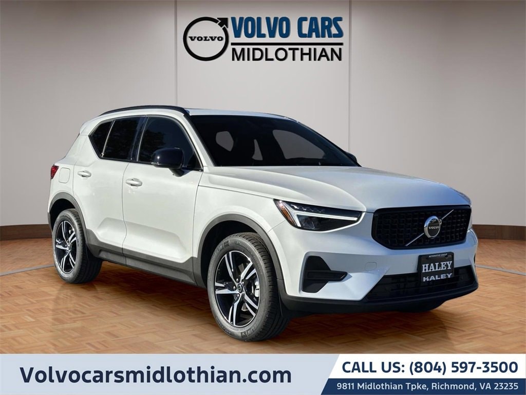 New 2026 Volvo XC40 B4 Core SUV