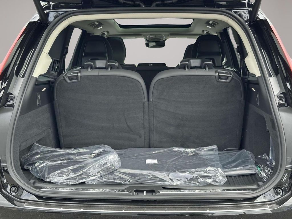 2026 Volvo XC90 Plus - Photo 13