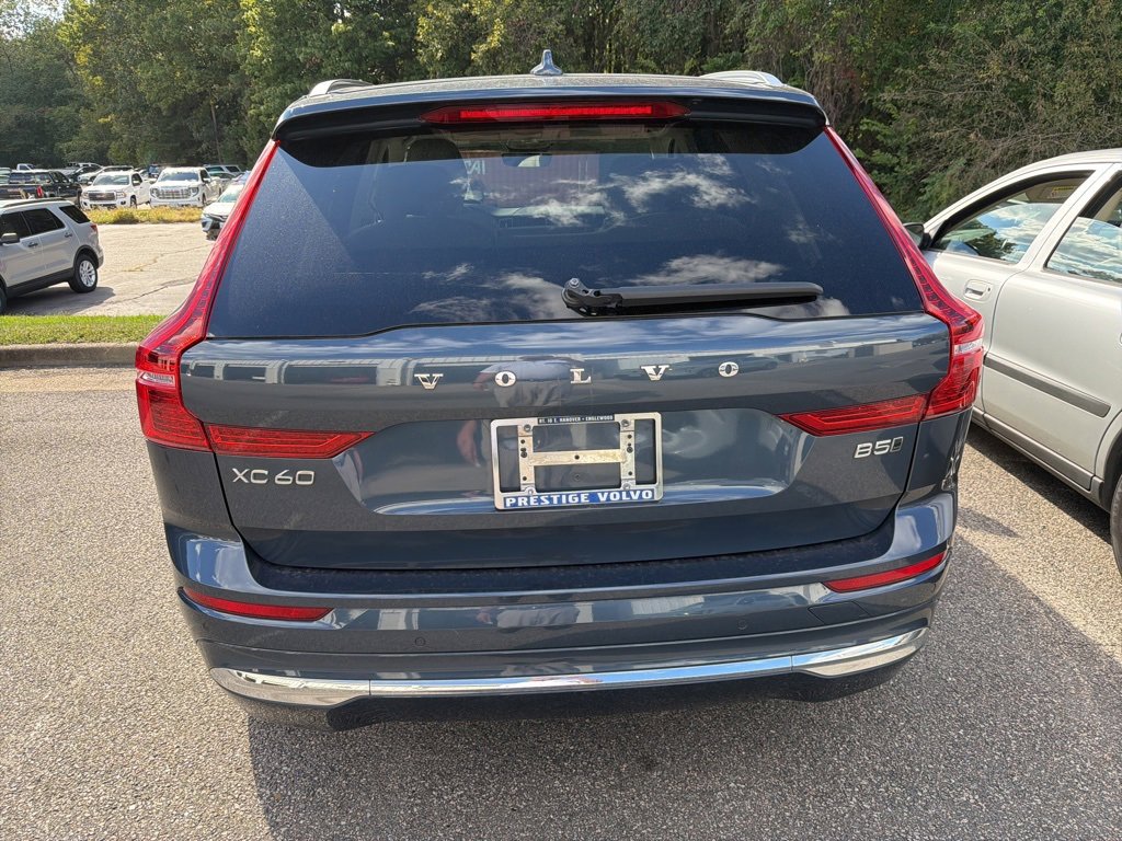 2023 Volvo XC60 B5 Plus photo 3