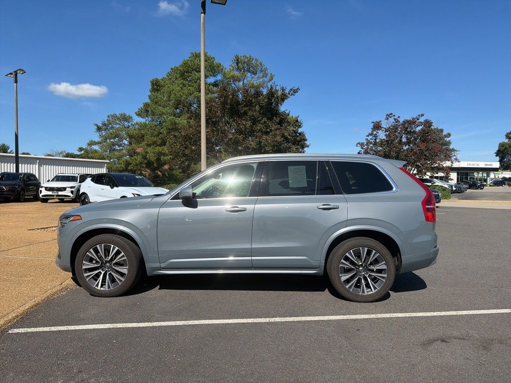 2022 Volvo XC90 T6 Momentum photo 2