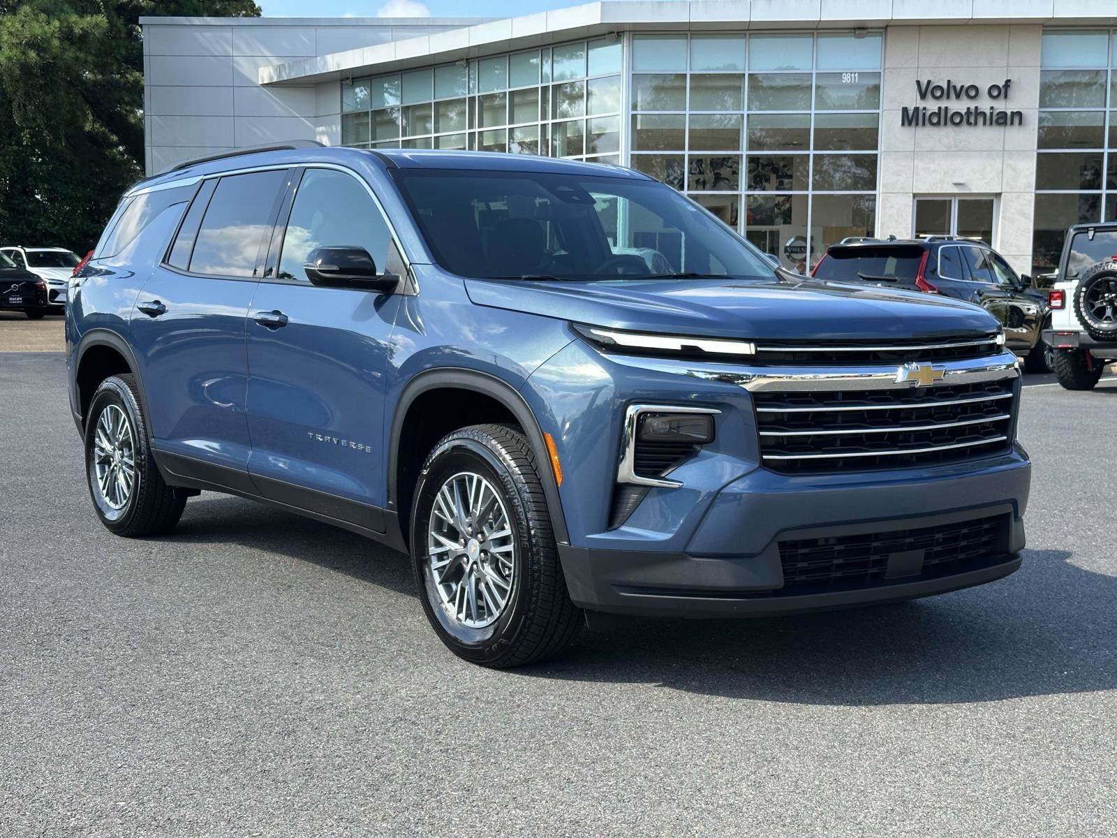 2025 Chevrolet Traverse LT