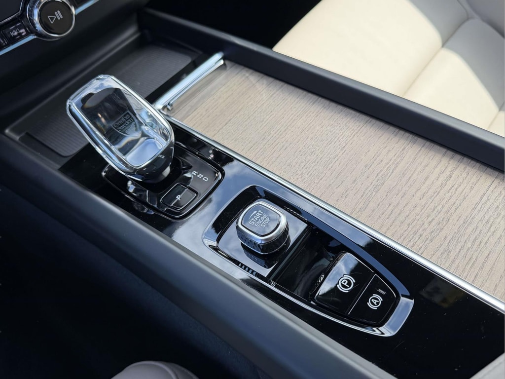 2026 Volvo XC60 Plus - Photo 6