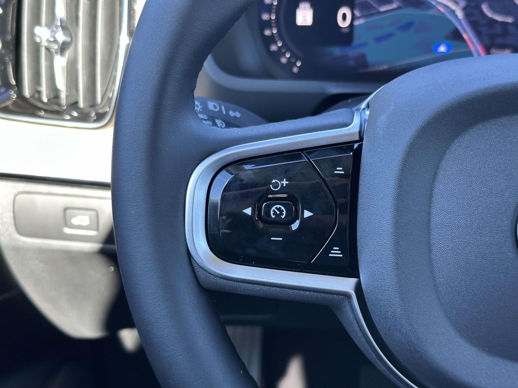 2026 Volvo XC90 Plus - Photo 8