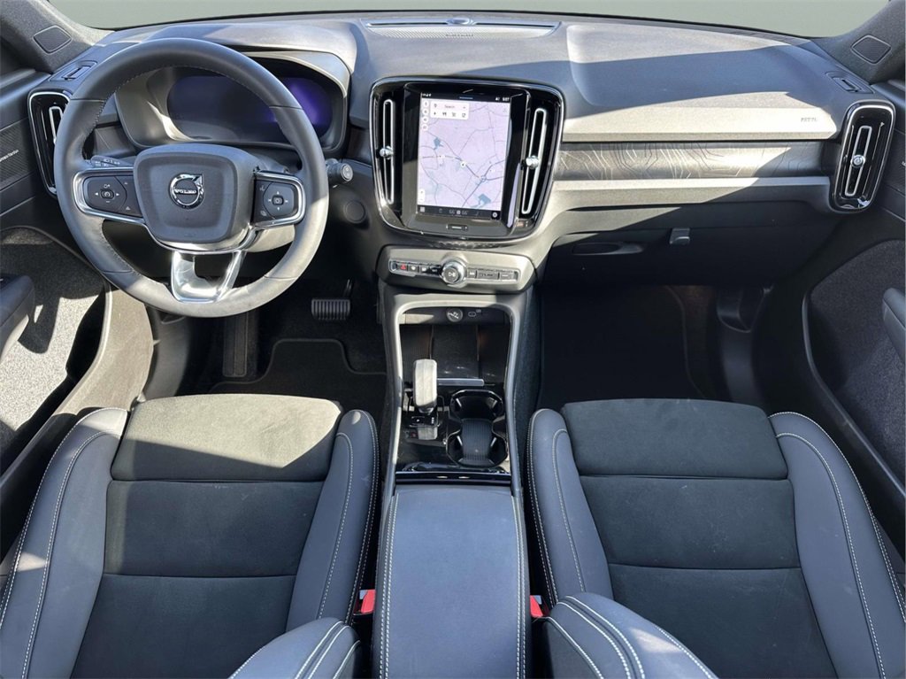 2023 Volvo XC40 Recharge Ultimate photo 2