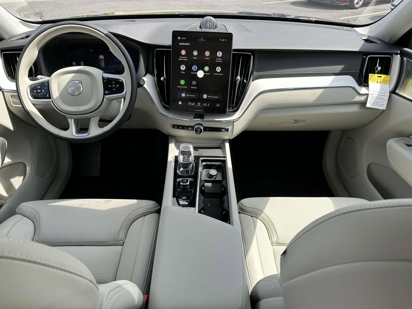 2026 Volvo XC60 Hybrid T8 photo 2