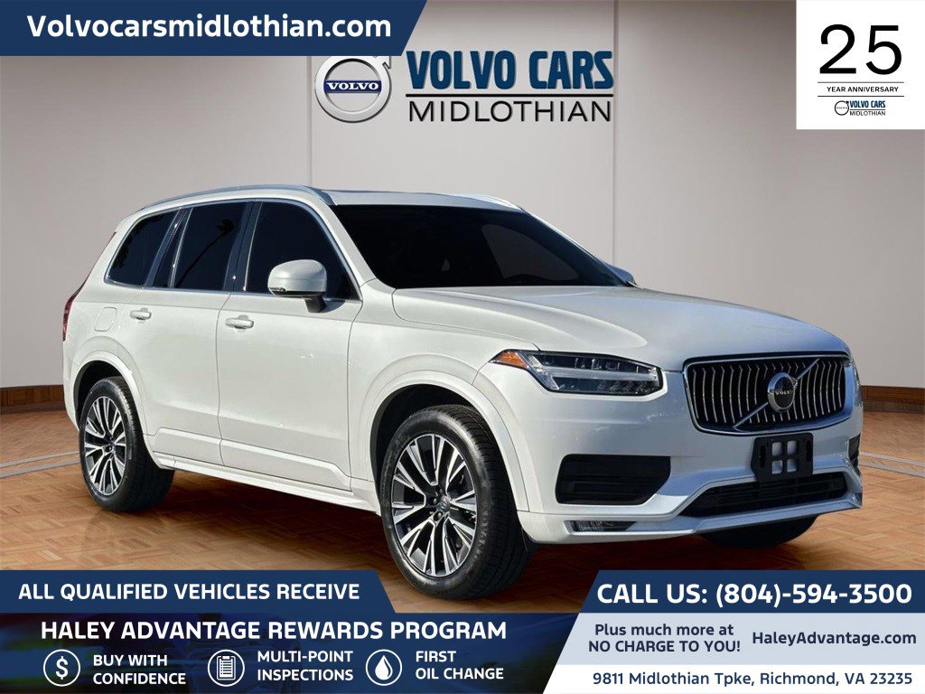 2022 Volvo XC90 Momentum's photo