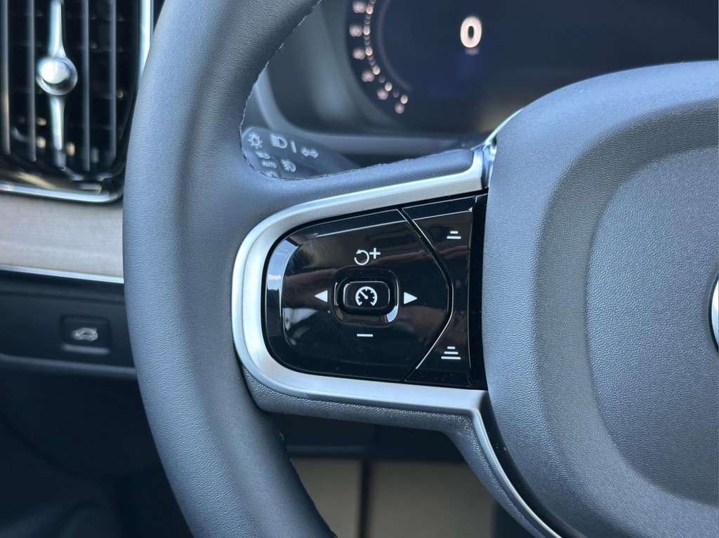 2026 Volvo XC90 Plus - Photo 8
