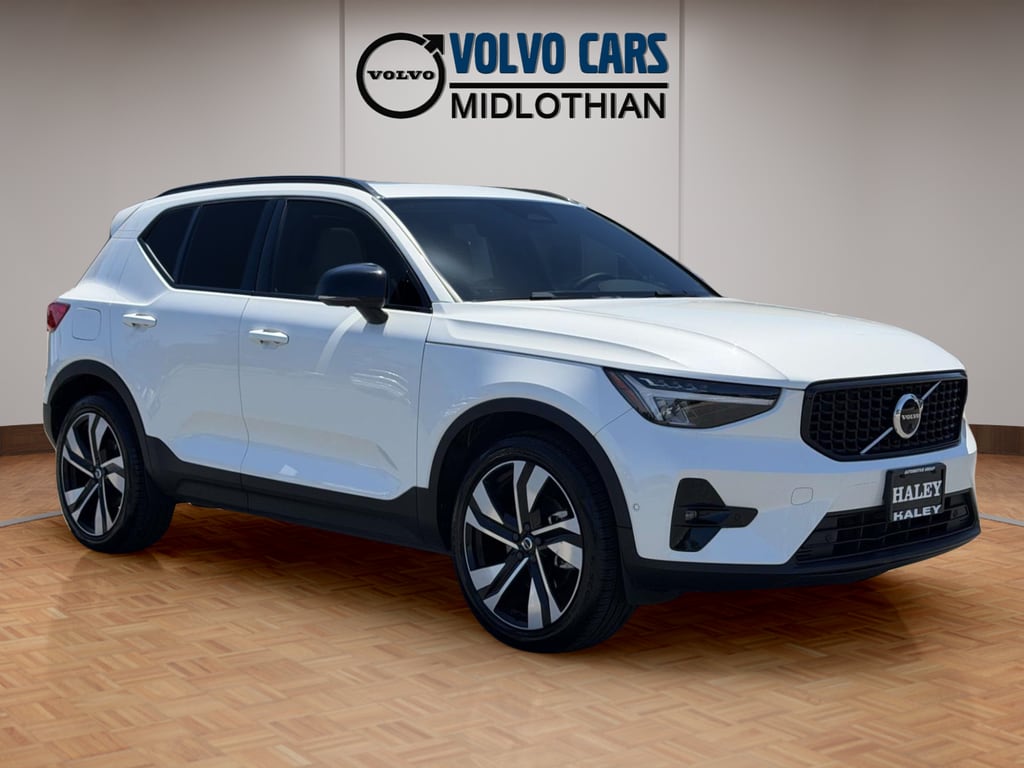 Used 2023 Volvo XC40 B5 Plus Dark Theme SUV