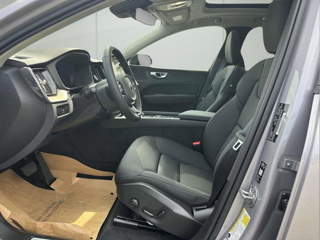 2026 Volvo XC60 Plus - Photo 15