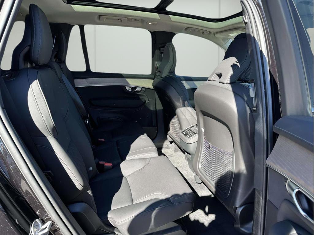 2026 Volvo XC90 Plus - Photo 12