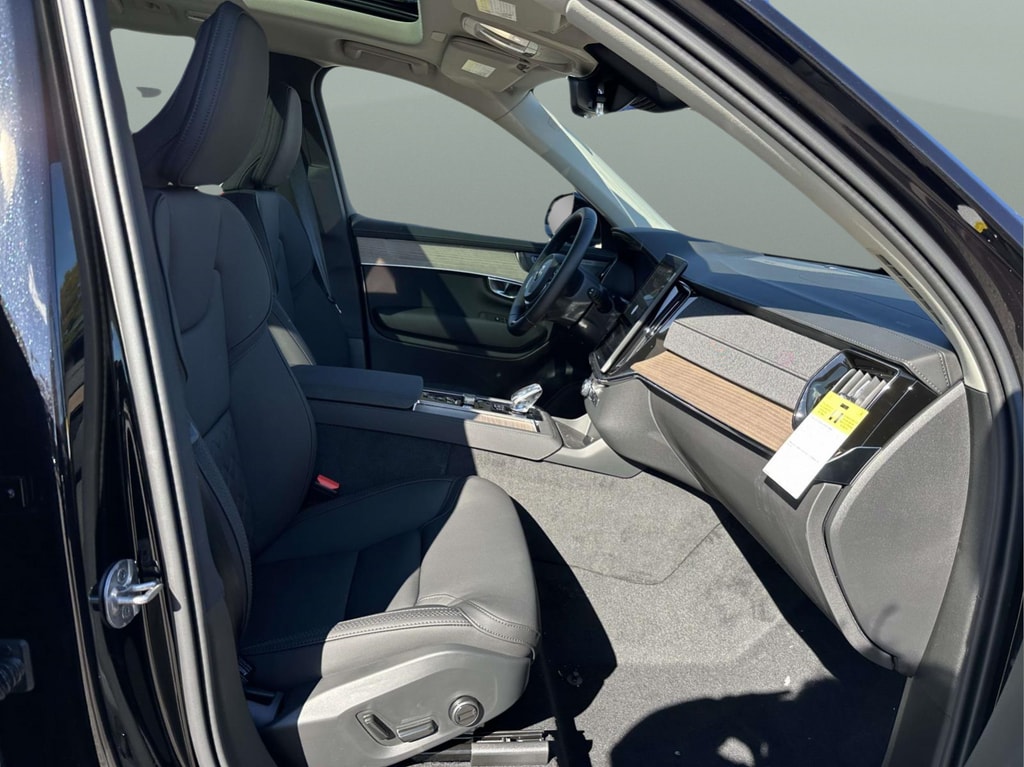 2026 Volvo XC90 Plus - Photo 16
