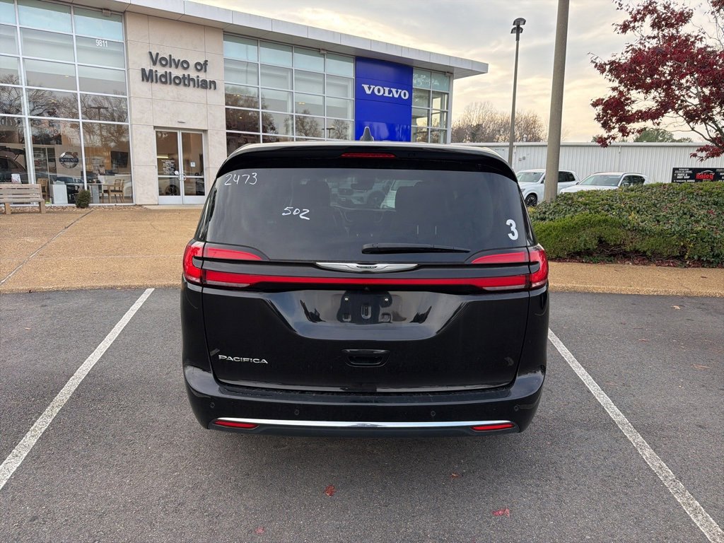 2024 Chrysler Pacifica Touring L photo 3