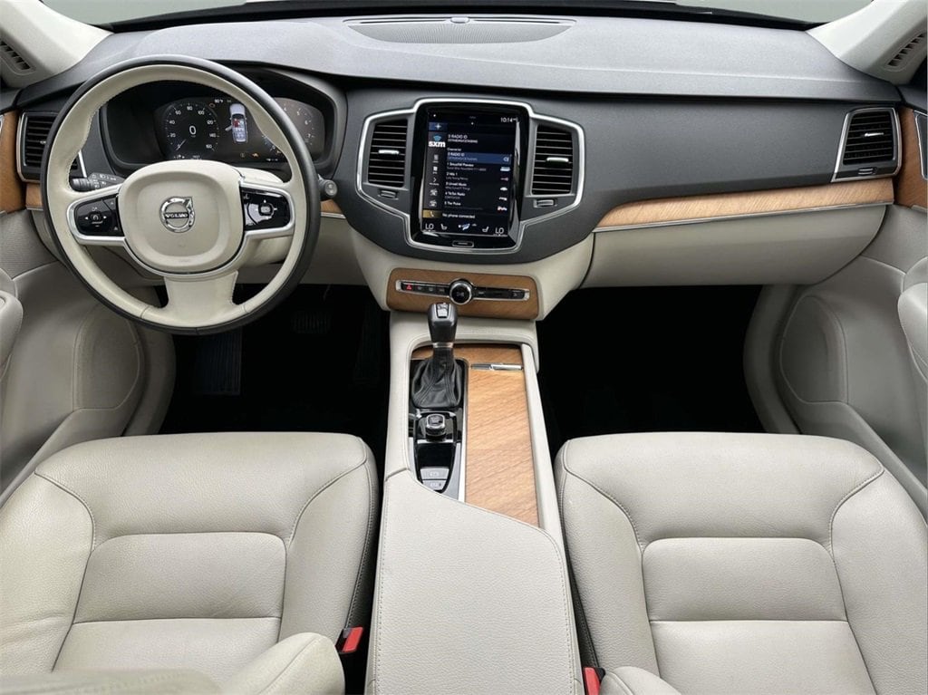 Used 2022 Volvo XC90 T6 Momentum SUV