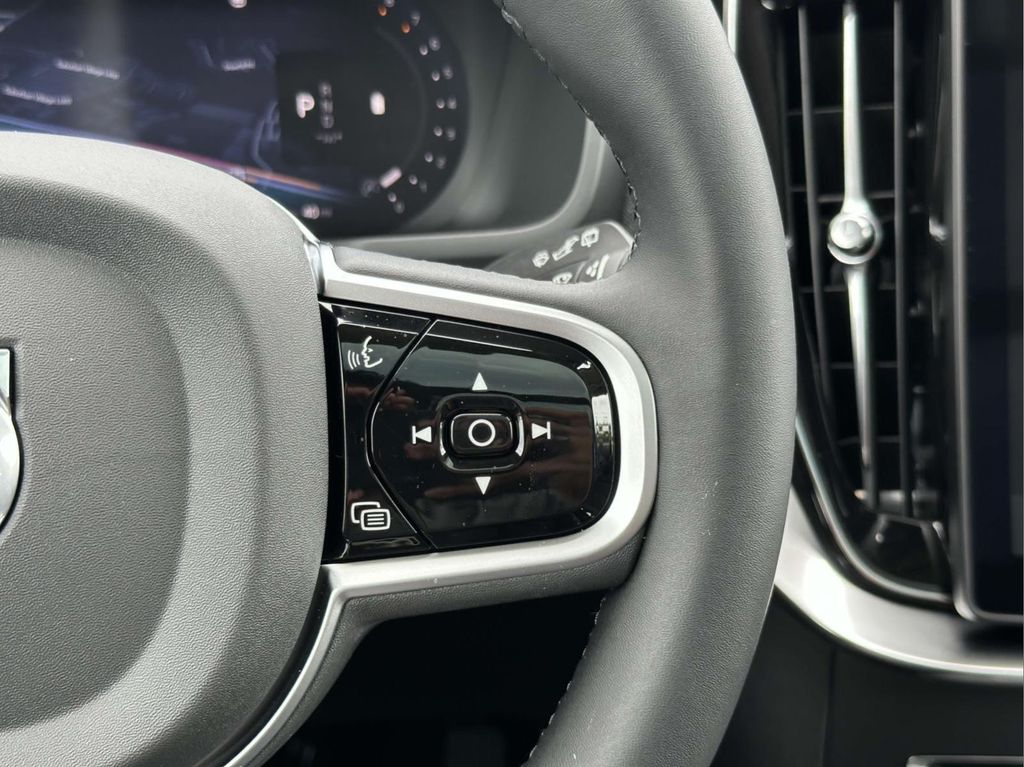 2026 Volvo XC90 Plus - Photo 9