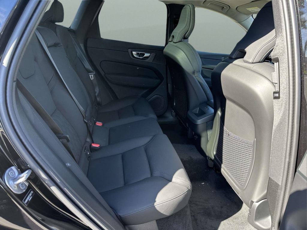 2026 Volvo XC60 Plus - Photo 12