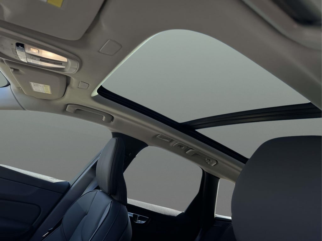 2026 Volvo XC60 Plus - Photo 18