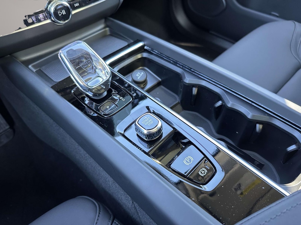 2026 Volvo XC60 Plus - Photo 6