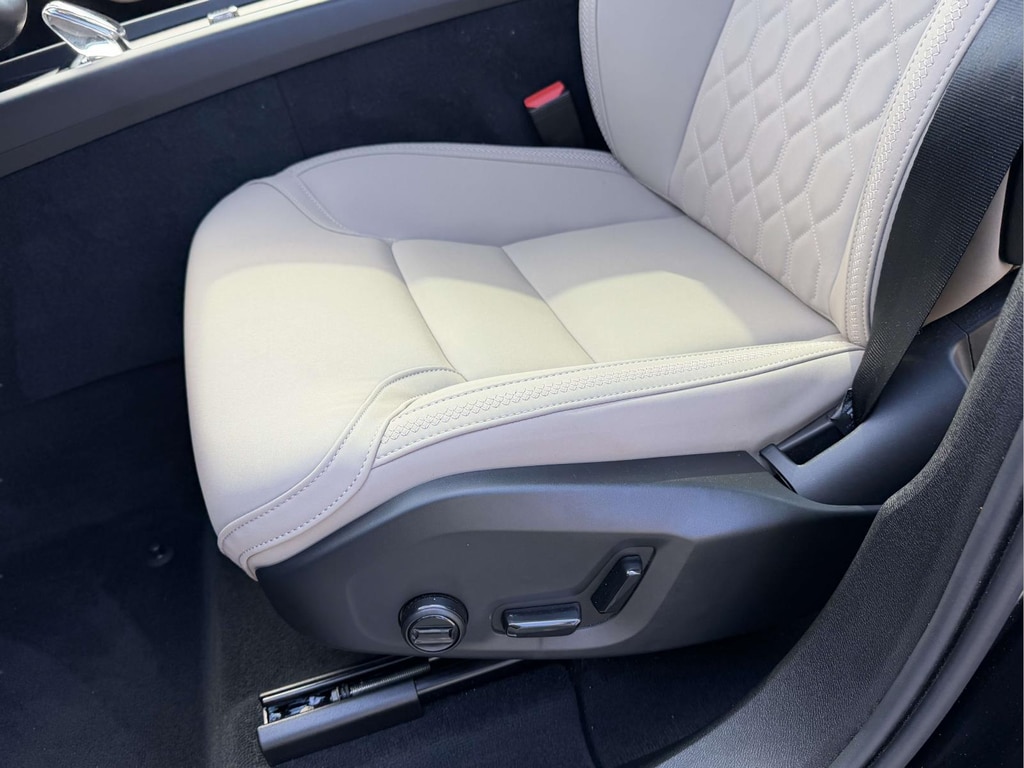 2026 Volvo XC60 Plus - Photo 16