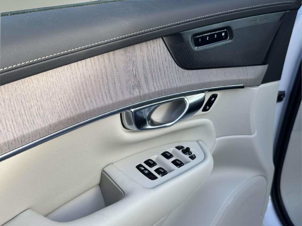 2026 Volvo XC90 Ultra - Photo 17