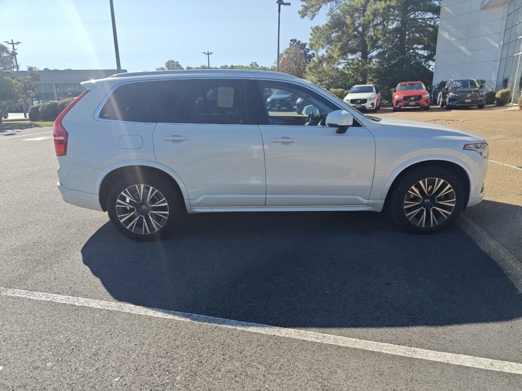 2022 Volvo XC90 T6 Momentum photo 2
