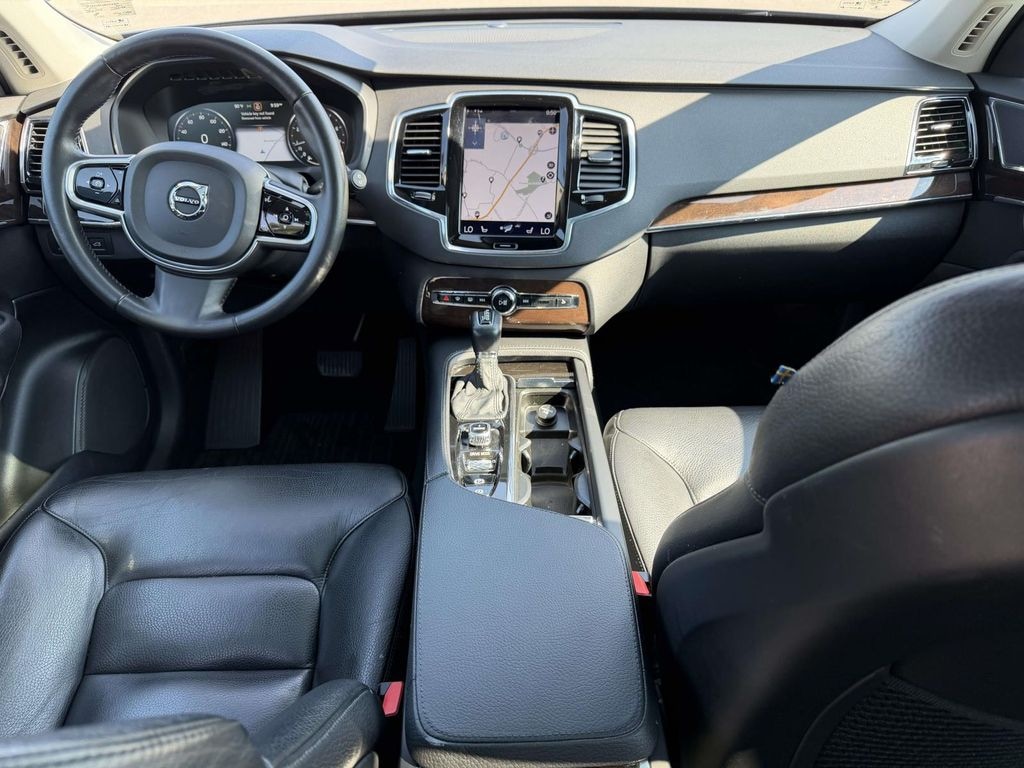 Used 2017 Volvo XC90 T6 Momentum SUV