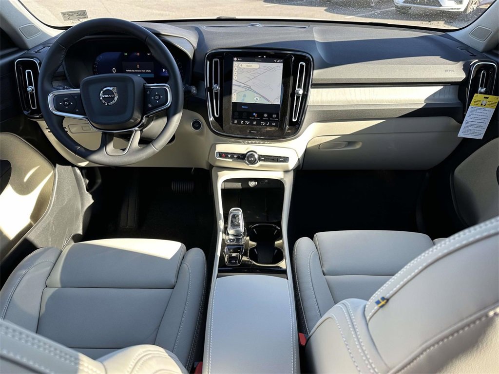 2026 Volvo XC40 Plus photo 2