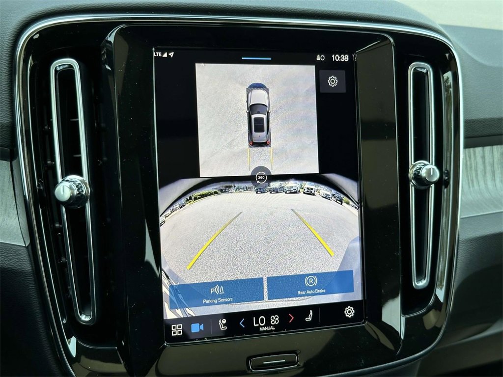 2025 Volvo XC40 photo 3