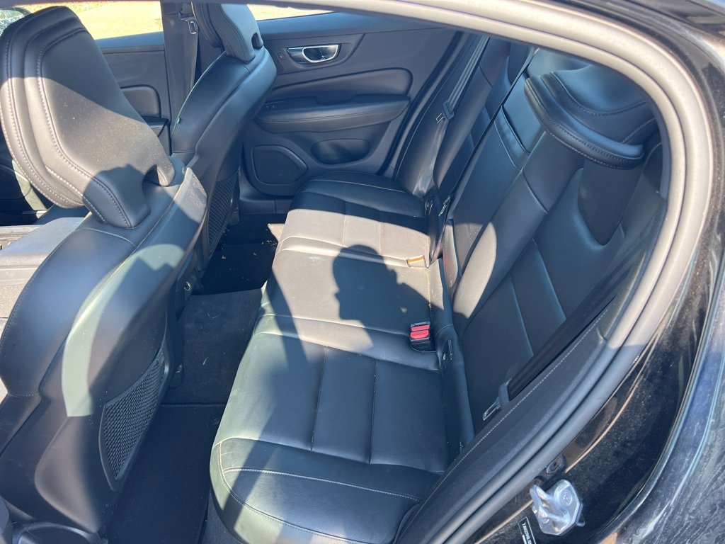 2020 Volvo S60 T6 Momentum photo 4