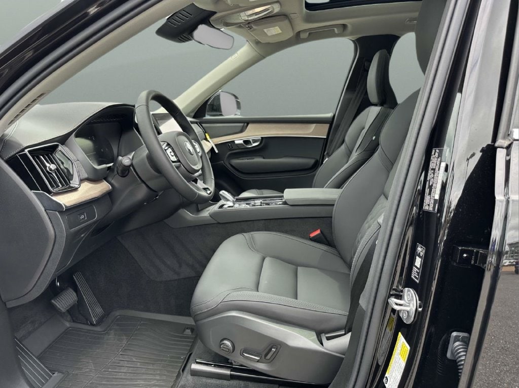 2026 Volvo XC90 Plus - Photo 15