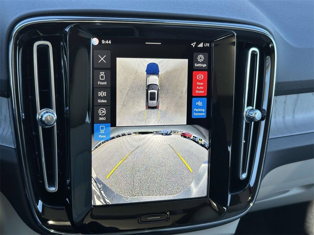 2026 Volvo XC40 Plus photo 4