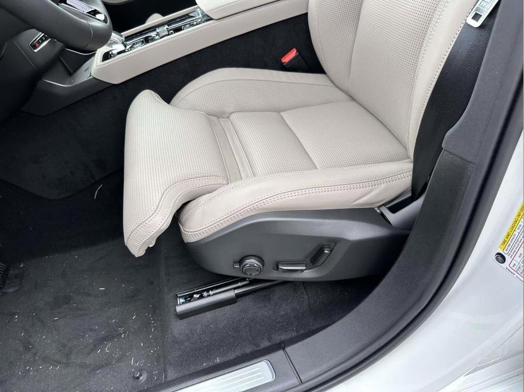 2026 Volvo XC90 Ultra - Photo 16