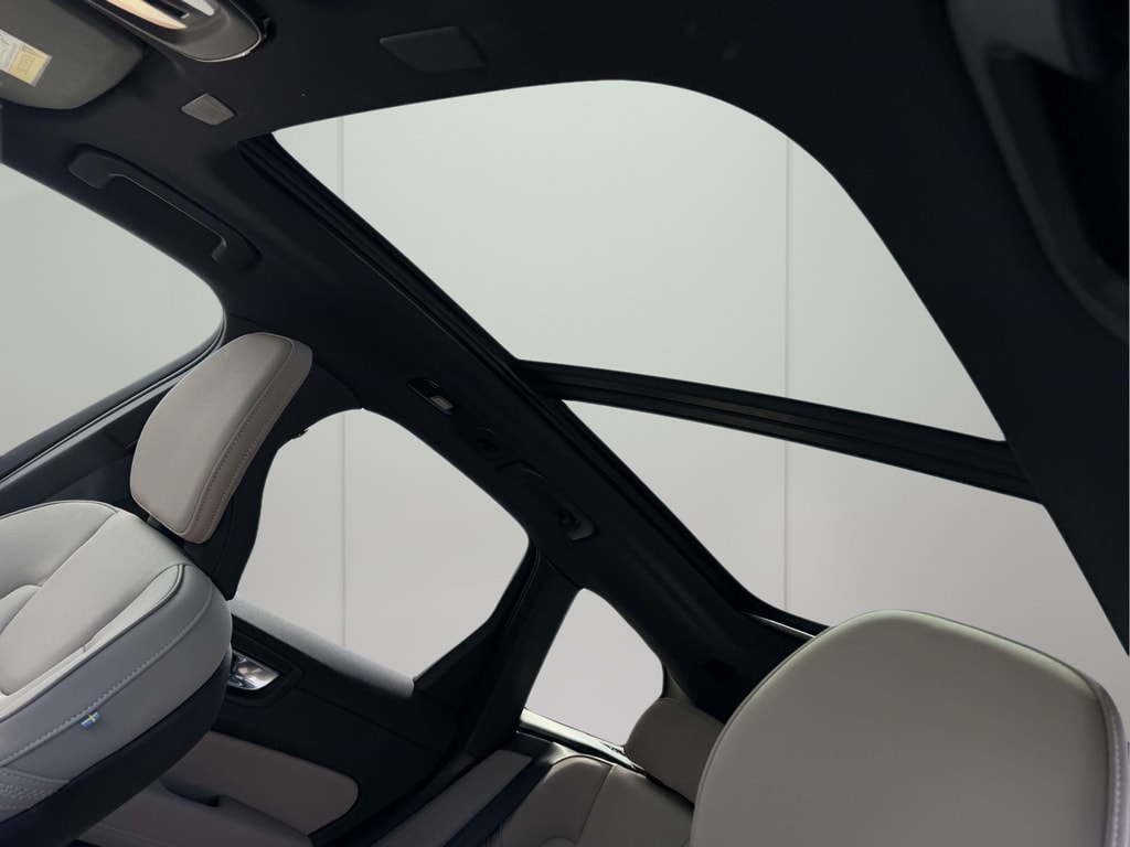2026 Volvo XC60 Plus - Photo 18