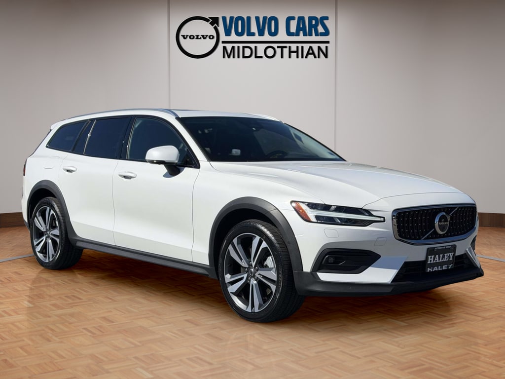 2025 Volvo V60 Cross Country B5 Plus AWD's photo