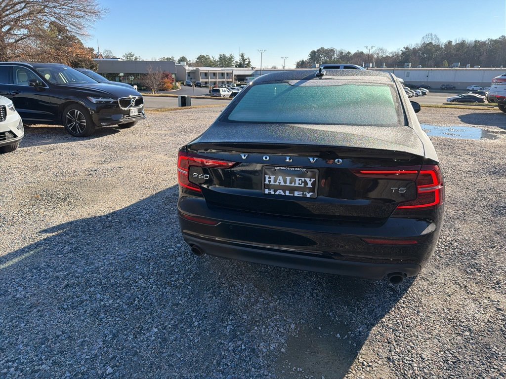 2019 Volvo S60 T5 Momentum photo 3