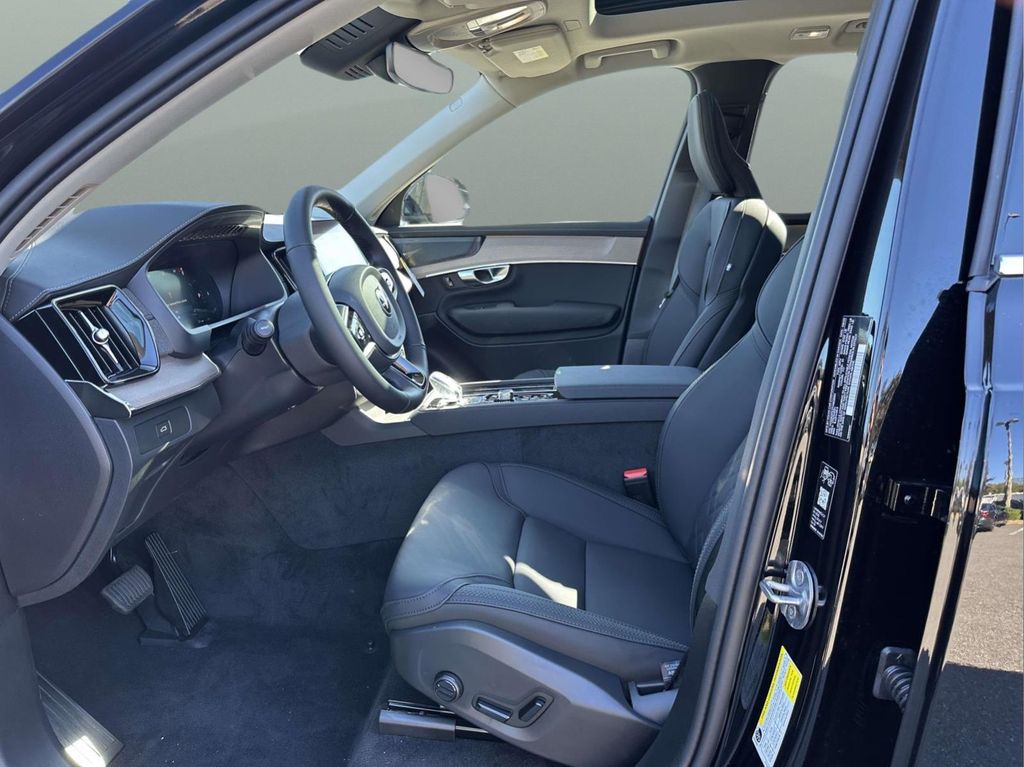 2026 Volvo XC90 Plus - Photo 15