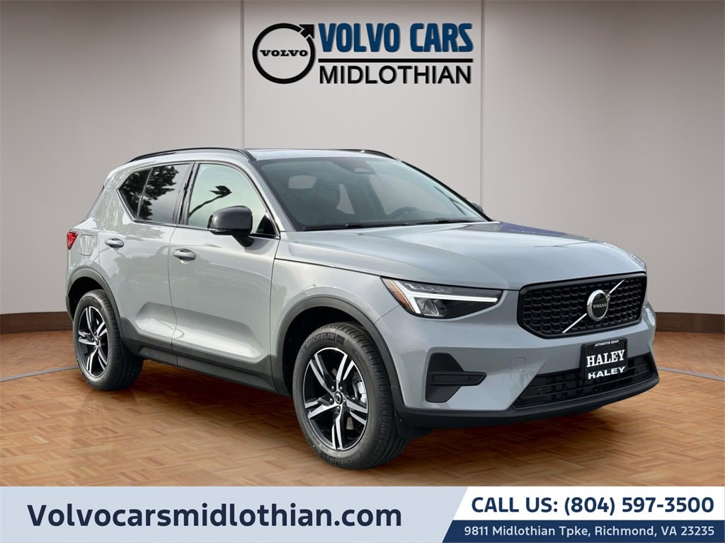 New 2026 Volvo XC40 B4 Core SUV