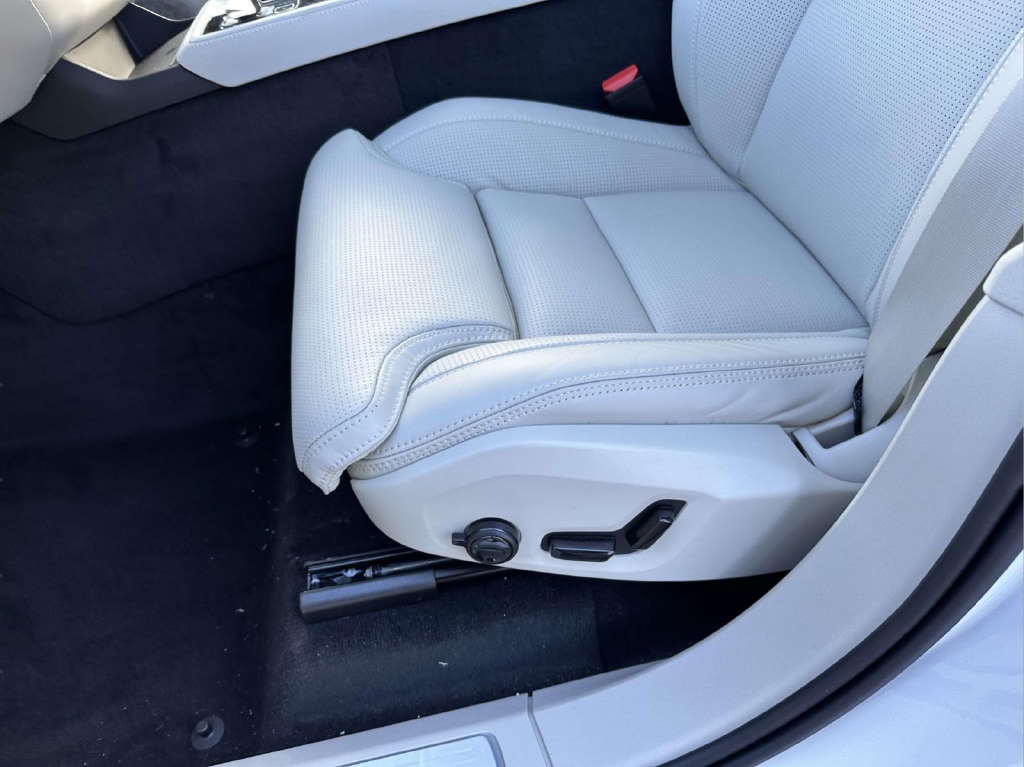 2026 Volvo XC90 Ultra - Photo 16